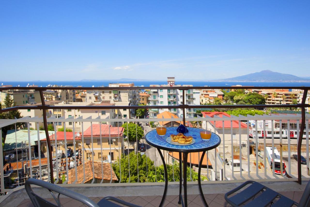 Amore Rentals - Appartamento Cielomare Sorrento Exterior foto