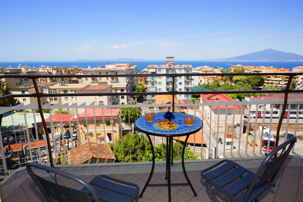Amore Rentals - Appartamento Cielomare Sorrento Exterior foto