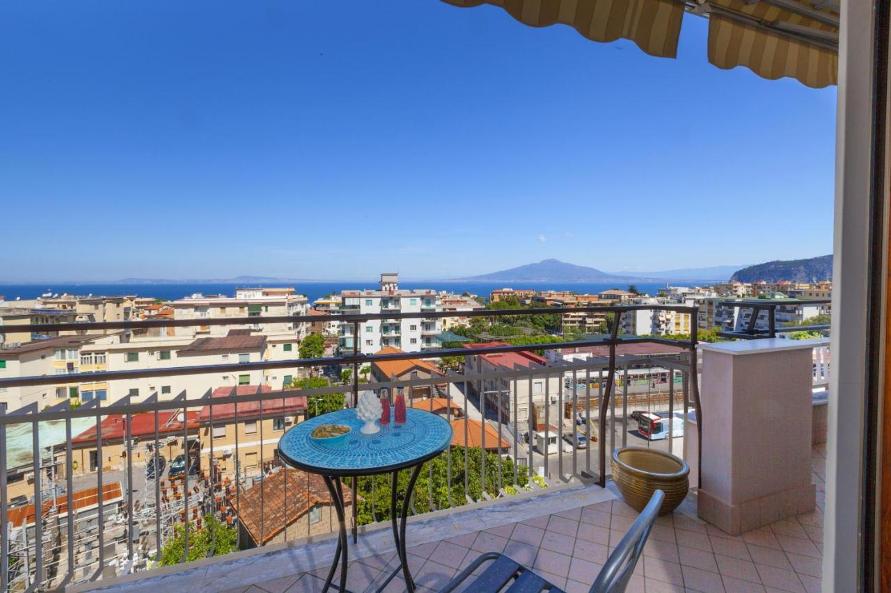 Amore Rentals - Appartamento Cielomare Sorrento Exterior foto